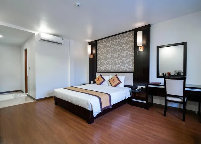 Luxury Hotel *